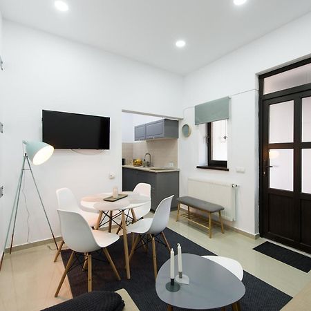 Gorgeous Brasov Flat With Patio And Mountain Viewsアパートメント エクステリア 写真