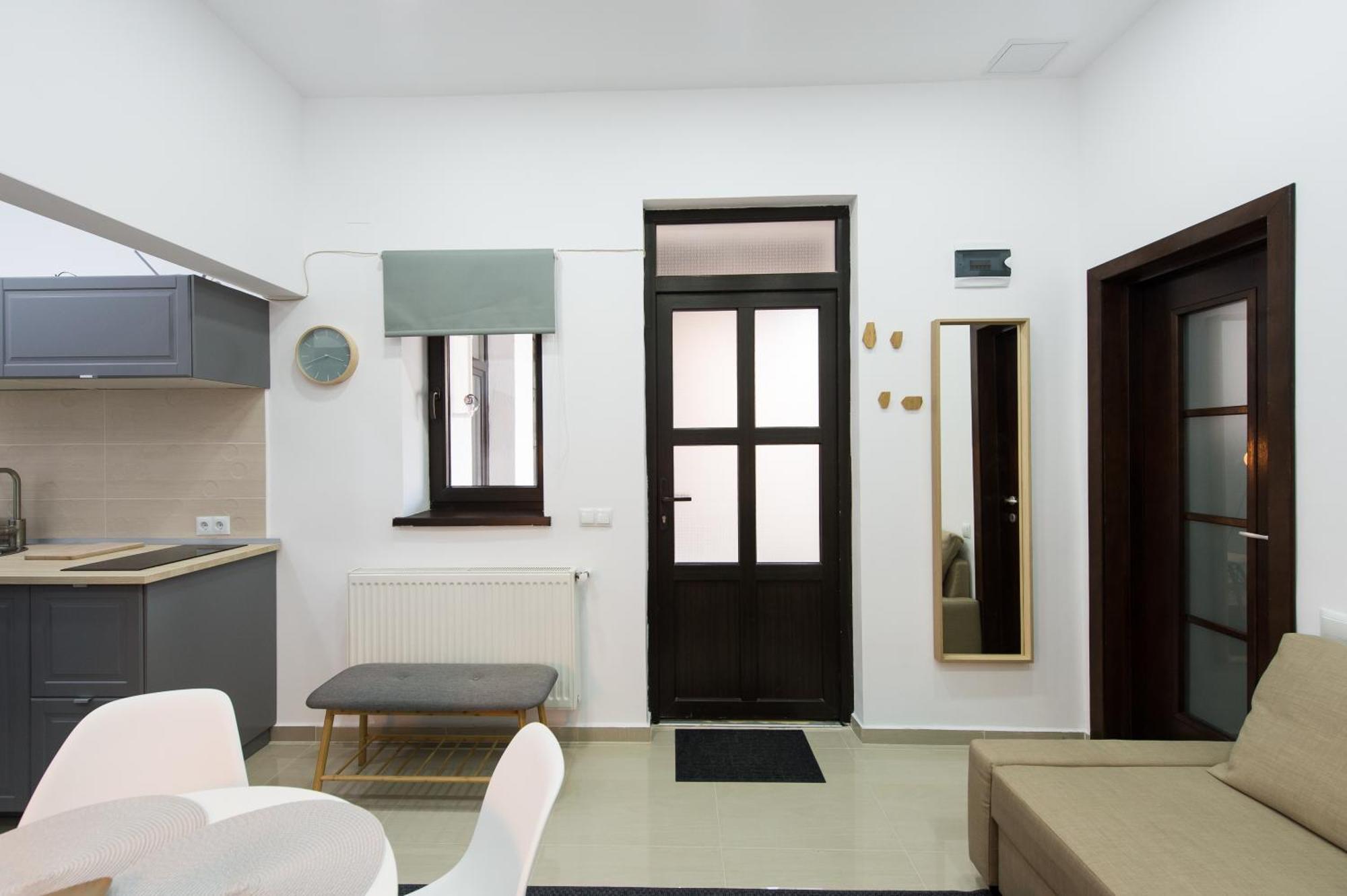 Gorgeous Brasov Flat With Patio And Mountain Viewsアパートメント エクステリア 写真