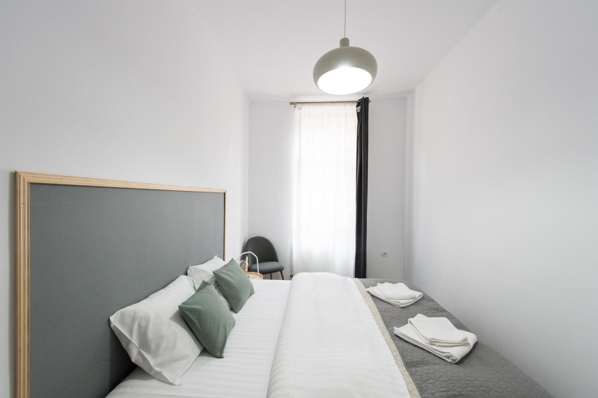 Gorgeous Brasov Flat With Patio And Mountain Viewsアパートメント エクステリア 写真