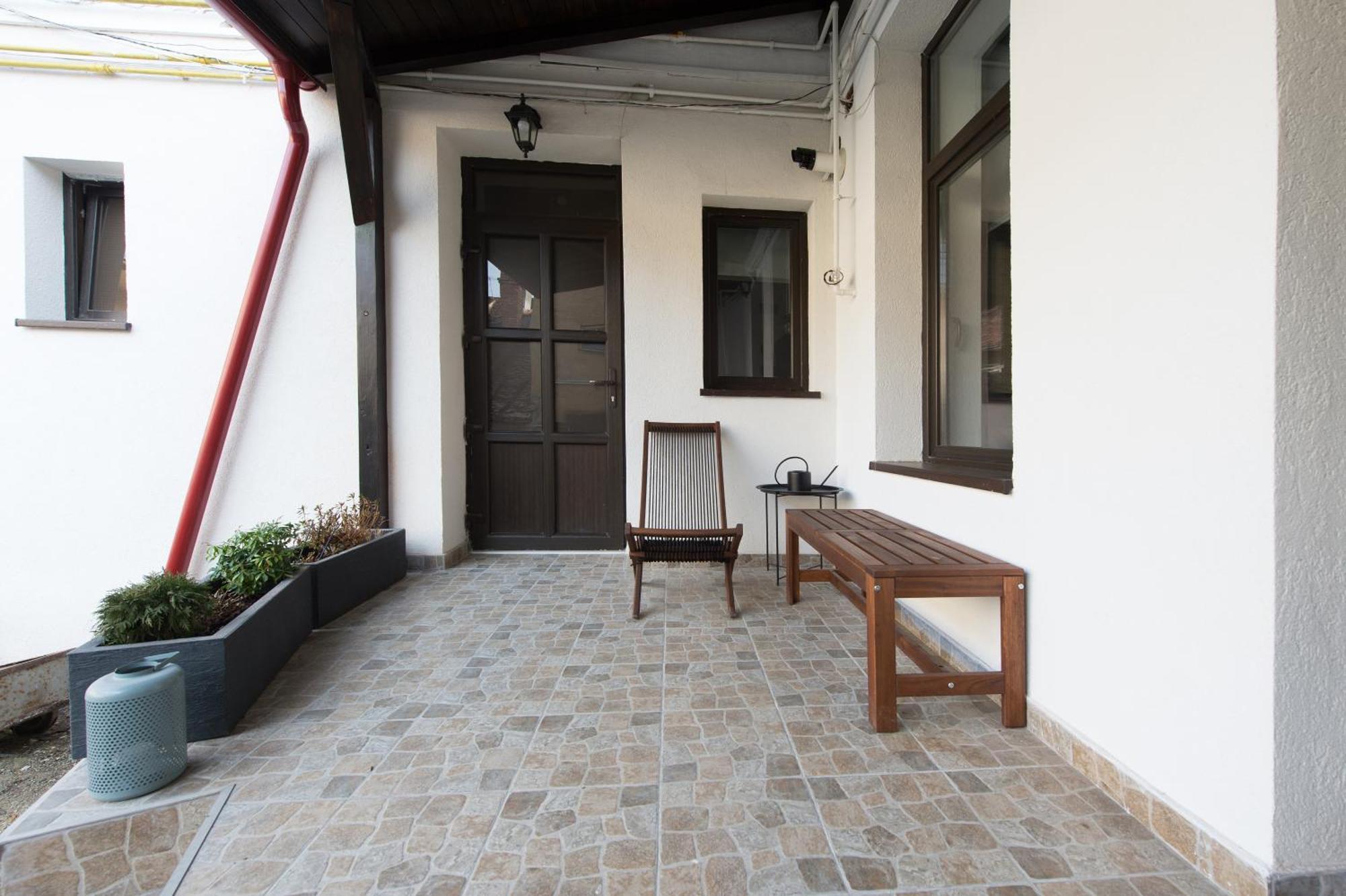 Gorgeous Brasov Flat With Patio And Mountain Viewsアパートメント エクステリア 写真