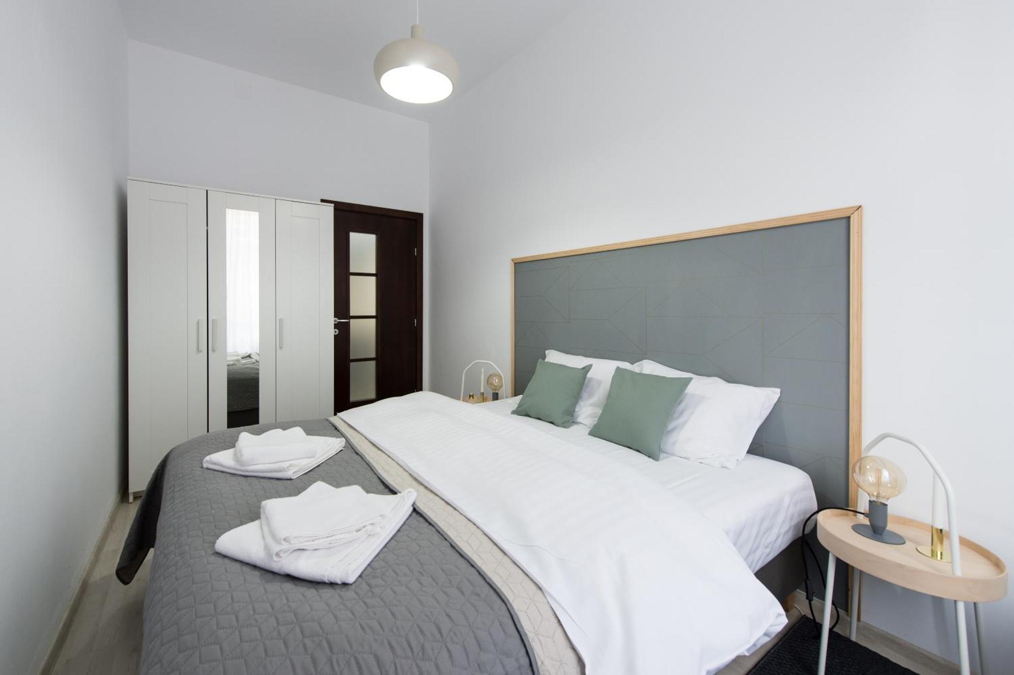 Gorgeous Brasov Flat With Patio And Mountain Viewsアパートメント エクステリア 写真