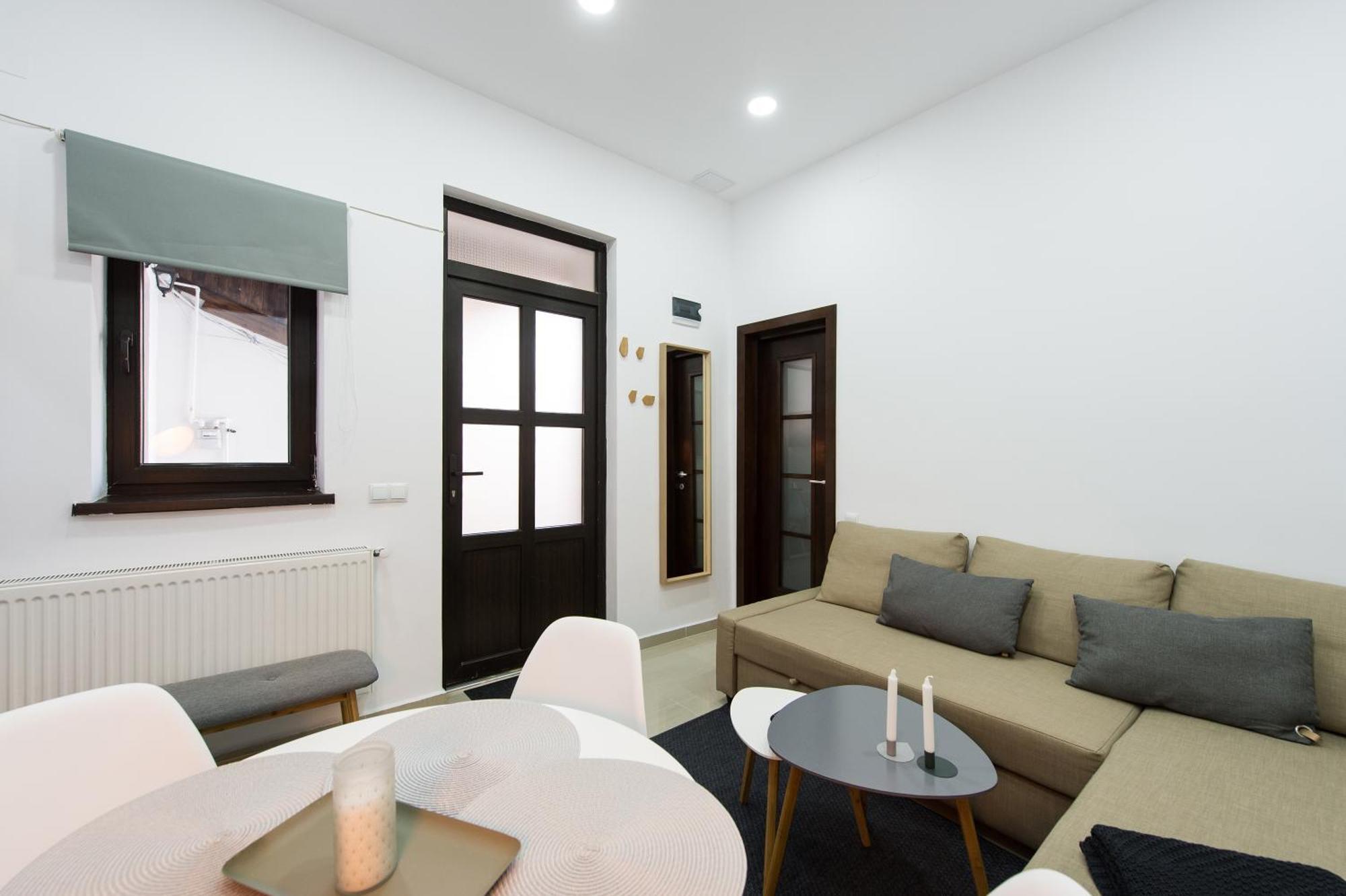 Gorgeous Brasov Flat With Patio And Mountain Viewsアパートメント エクステリア 写真