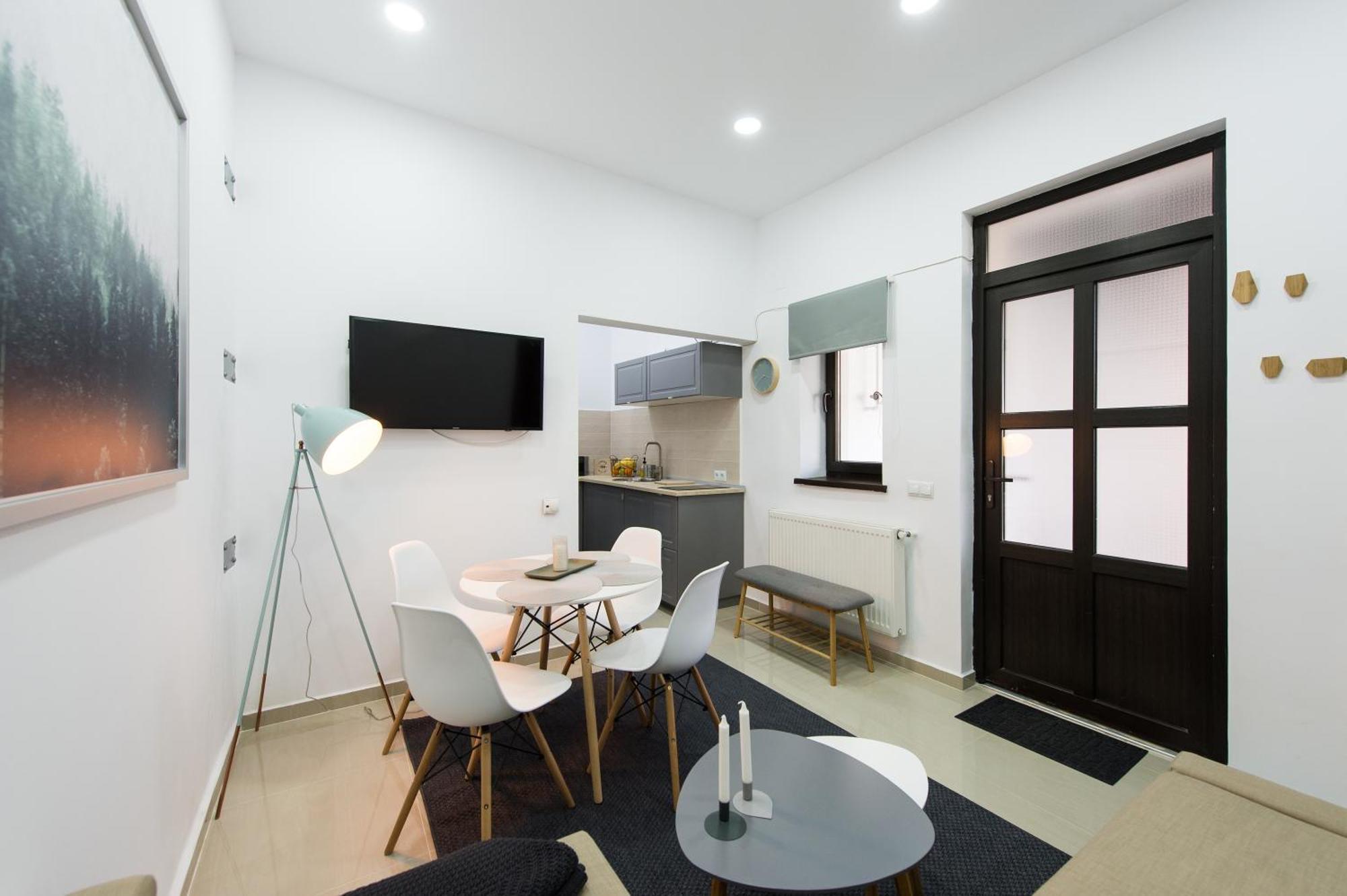 Gorgeous Brasov Flat With Patio And Mountain Viewsアパートメント エクステリア 写真
