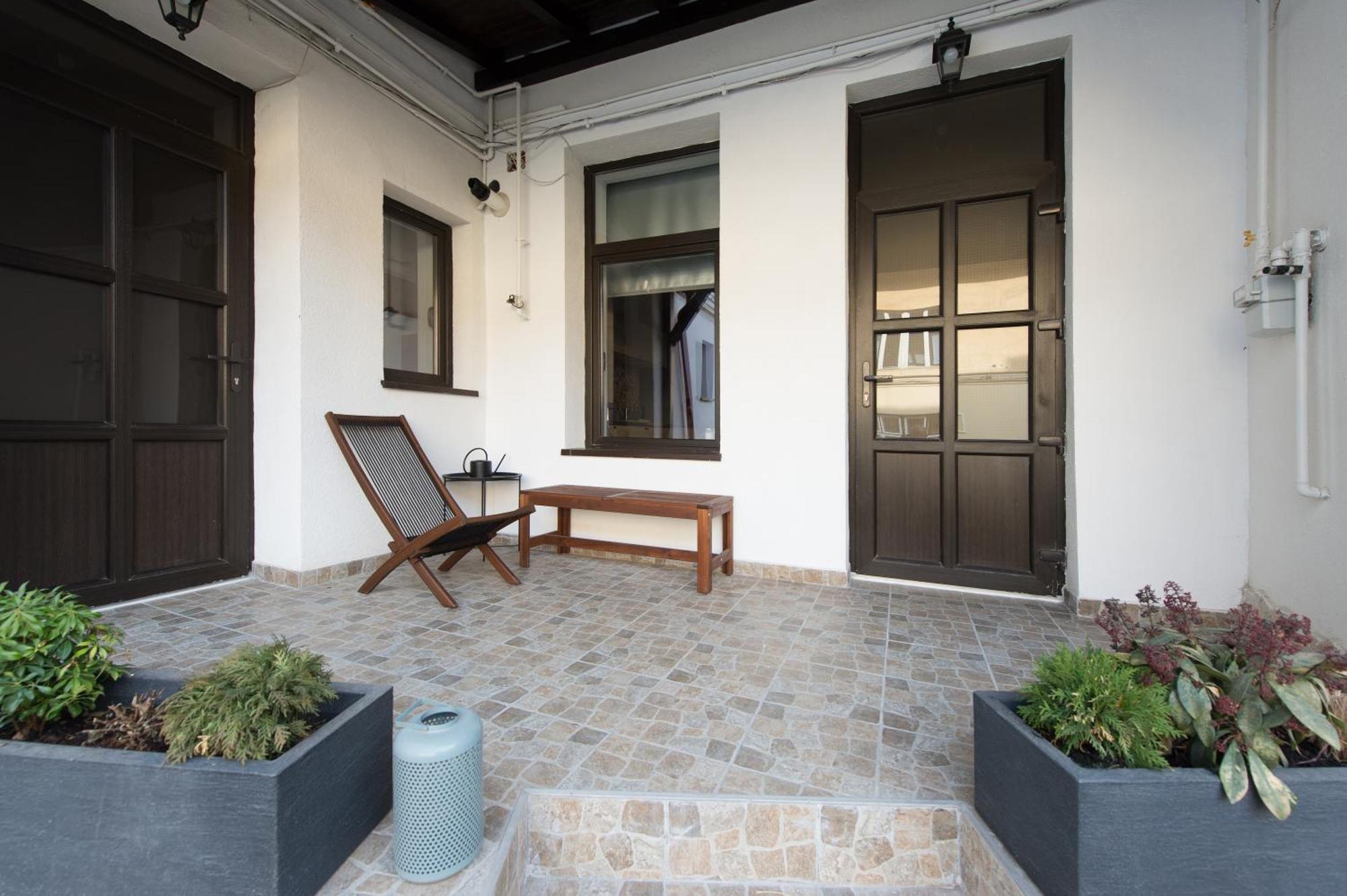 Gorgeous Brasov Flat With Patio And Mountain Viewsアパートメント エクステリア 写真