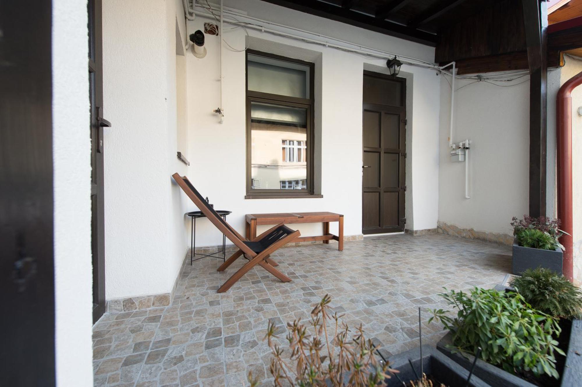 Gorgeous Brasov Flat With Patio And Mountain Viewsアパートメント エクステリア 写真