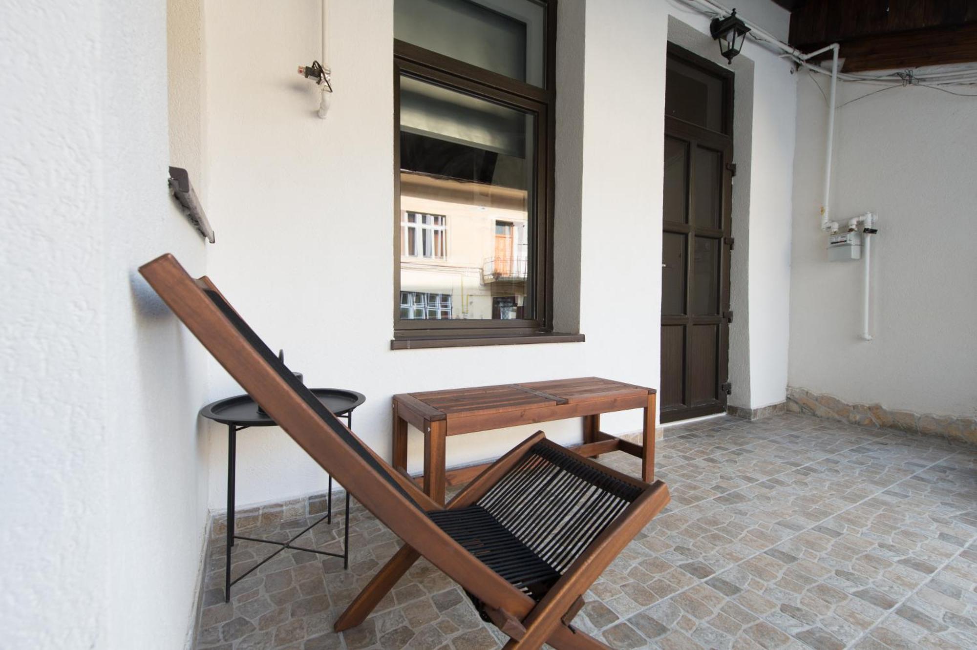 Gorgeous Brasov Flat With Patio And Mountain Viewsアパートメント エクステリア 写真