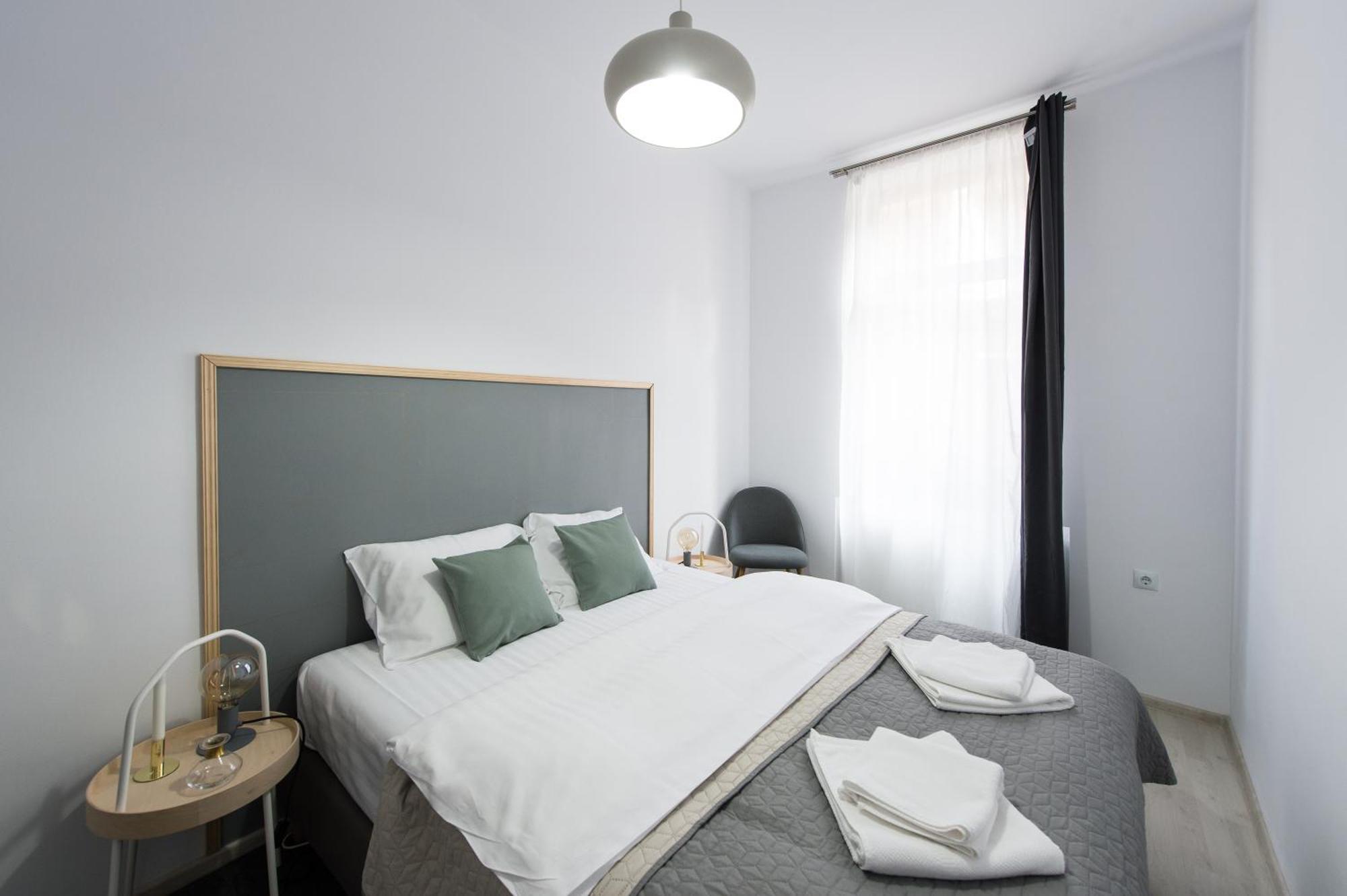 Gorgeous Brasov Flat With Patio And Mountain Viewsアパートメント エクステリア 写真