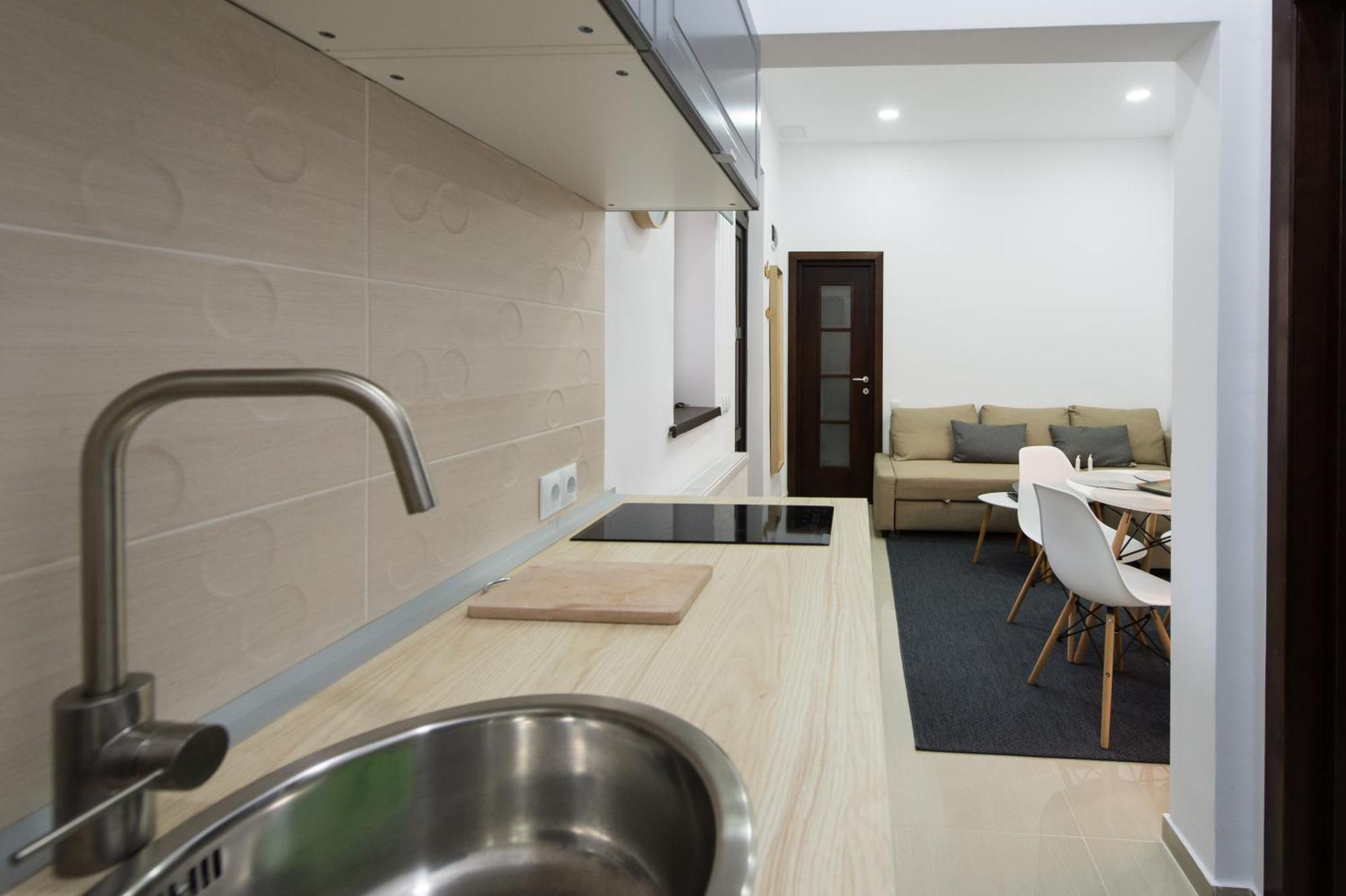 Gorgeous Brasov Flat With Patio And Mountain Viewsアパートメント エクステリア 写真